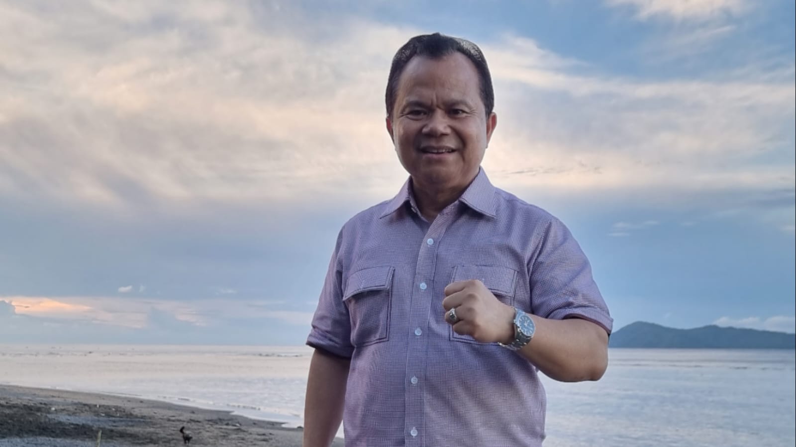 Cerita Ronny Sompie; Mengarungi Laut, Beribukan Ombak dan Berayahkan Arus