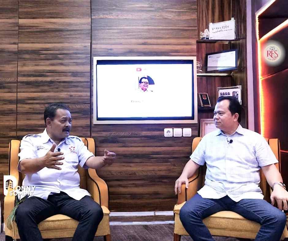 Tantang Menkeu Purbaya, Ketum Asosiasi Pedagang Kaki Lima (APLKI) Buka-Bukaan di Podcast Ronny Sompie